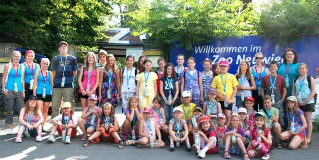 Bild: Dance Camp gönnt sich einen Tag frei: Zur Überraschung ging es heute mit dem Trinkfreund in den Zoo Neuwied