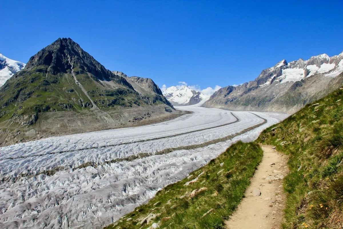 Am Grossen Aletschgletscher ist es auch im Hochsommer erfrischend kühl.  ©Ivan Sasu / Unsplash