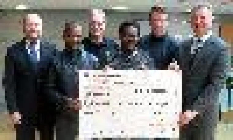 Bild: Kreissparkassenspende ermöglicht Integration durch Musik