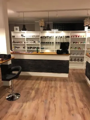 Bild: Neueröffnung des neuen Hydra Vapor e-Zigaretten Shops in Herborn