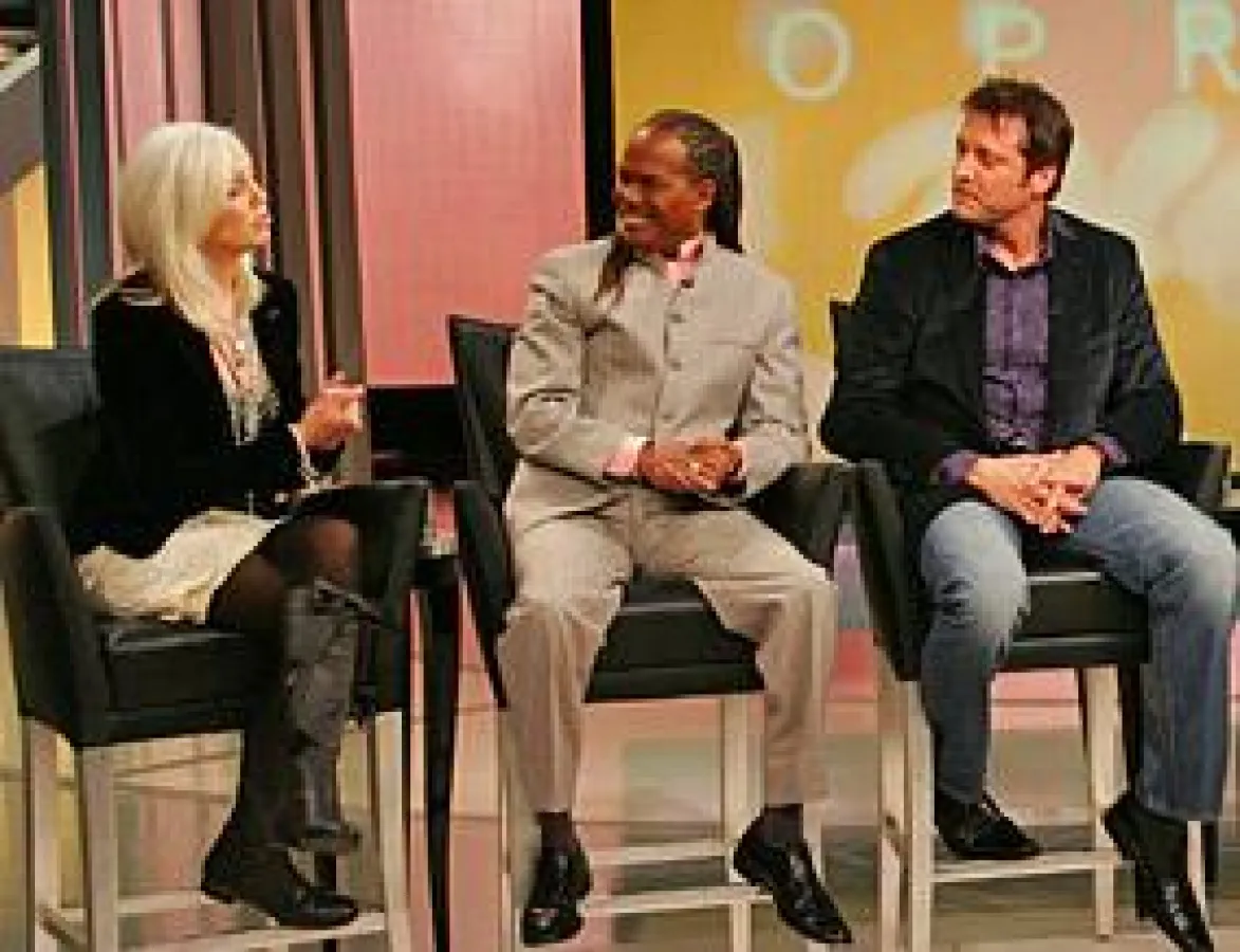 The Secret Produzentin Rhonda Byrne zusammen mit Michael Beckwith und James Ray  in der Sendung von Oprah Winfrey