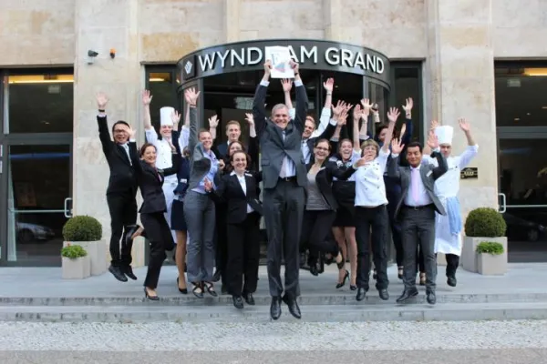 Bild: Wyndham Grand Berlin erhält Auszeichnung vom „Feinschmecker“