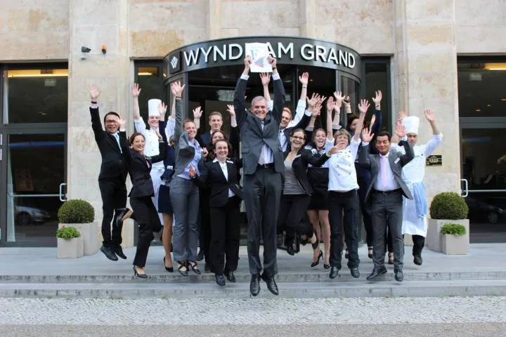 Bild: Wyndham Grand Berlin erhält Auszeichnung vom „Feinschmecker“