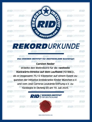 Bild: RID bestätigt: Carsten Neder läuft 75,12 km rückwärts auf dem Laufband in 12 Std. – neuer Weltrekord