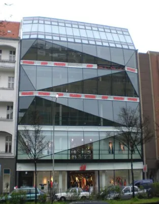 Bild: AENGEVELT vermittelt 15 Jahres-Mietvertrag in Berlin-Mitte