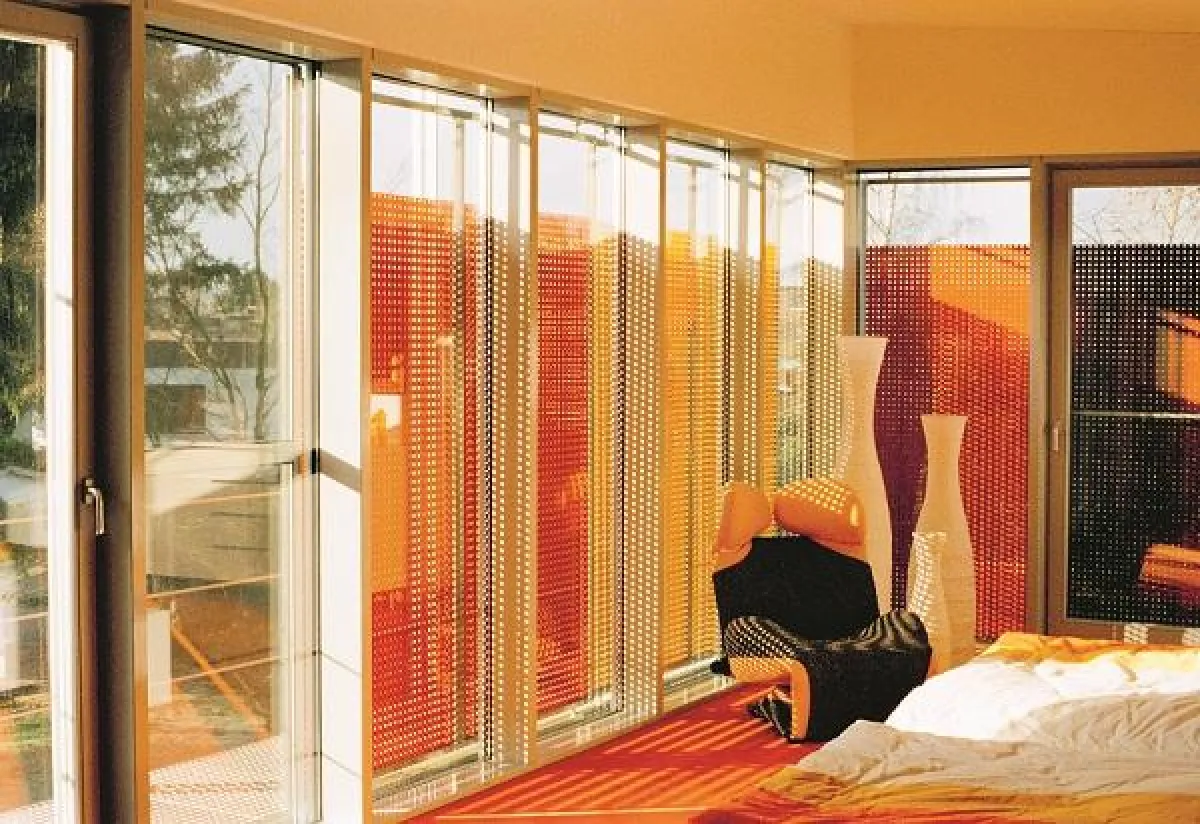 Neue Sichtweisen durch Licht-und Sonnenschutz aus Lochblech von MEVACO