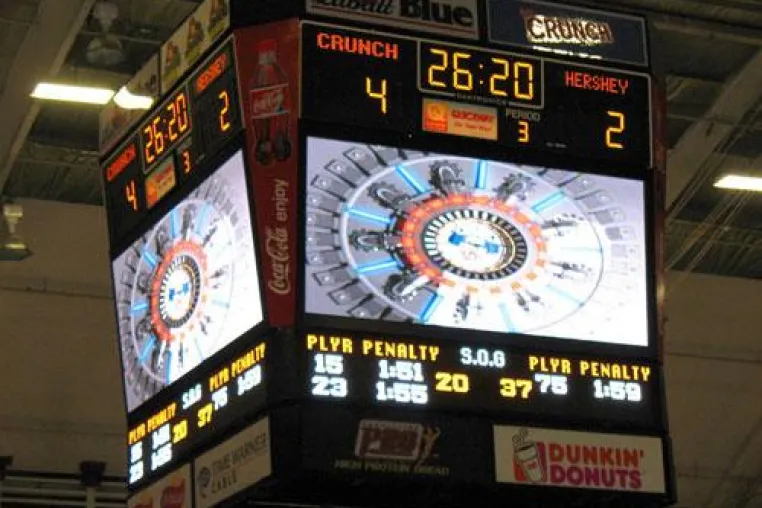 Bild: War Memorial Arena rüstet mit Daktronics Systemen auf