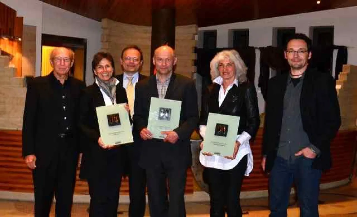 Maria Mintrop (2v.r.) mit Laudator Rudi Neuland (1.v.l.) sowie Vertreter der nächstplatzierten Häuser