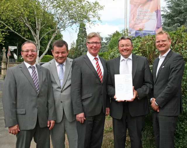 Reiseveranstalter Mediplus GRUPPE GmbH erhält das Creditreform Bonitätszertifikat „CrefoZert“ Bild: Reiseveranstalter Mediplus GRUPPE GmbH erhält das Creditreform Bonitätszertifikat „CrefoZert“