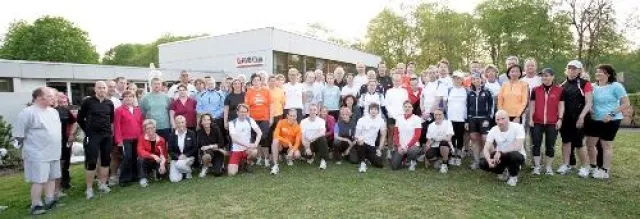 5. Geburtstag des HVB BKK Lauftreffs - Training mit Faris Al-Sultan und einer Frau, die 100 kg abgenommen hat Bild: 5. Geburtstag des HVB BKK Lauftreffs - Training mit Faris Al-Sultan und einer Frau, die 100 kg abgenommen hat