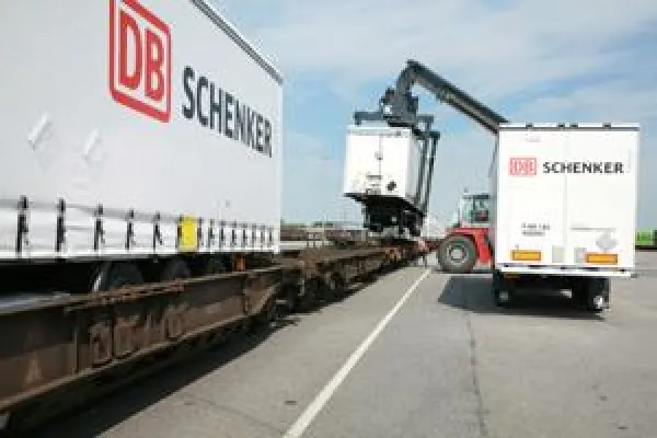 Bild: DB Schenker - Hersteller können mit intelligenter Logistik Kosten weiter senken