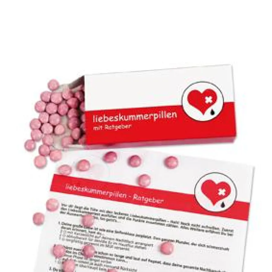 liebeskummerpillen: Gegen Liebeskummer ist kein Kraut gewachsen? Zumindest gibt es jetzt eine süßes Trostgeschenk: liebeskummerpillen! Das sind leckere Schokolinsen und ein mitfühlender Ratgeber mit L
