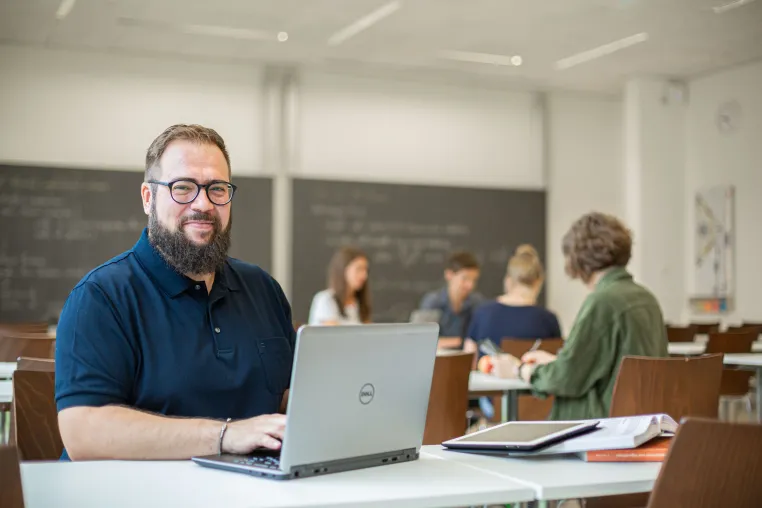 Weiterbildung an der OTH Regensburg macht fit für KI, Daten und digitale Technologien Bild: Weiterbildung an der OTH Regensburg macht fit für KI, Daten und digitale Technologien