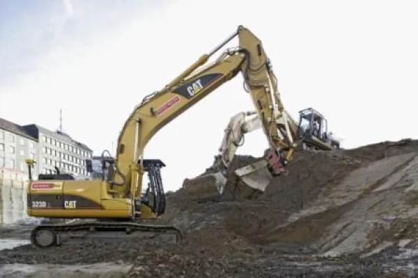 Bild: Baumaschinen mit Bedienpersonal: Kundenmehrwert durch innovative Dienstleistung und modernste Technik