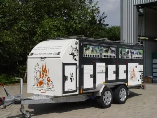 Bild: GLA-WEL-Hundeanhänger parkt „von alleine“ ein - Sondertransportanhänger mit vielen Extras