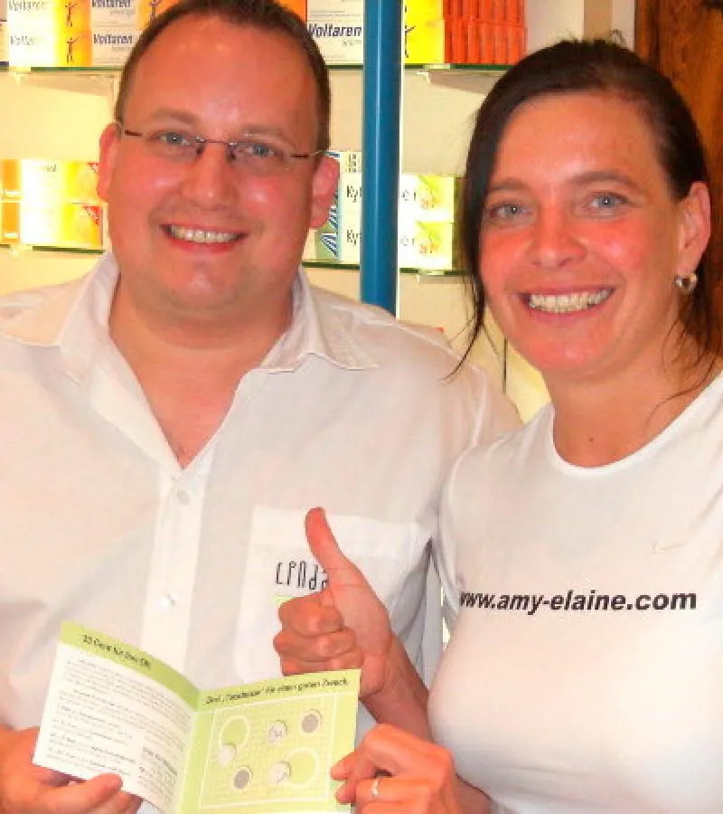 Amy Elaine macht mit bei der großen Spendenaktion anläßlich der 4. INAS-FID Fußball-WM in vielen LINDA Apotheken