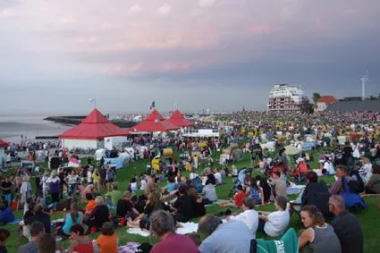 Ein Sommerabend am Meer in Cuxhaven Bild: Ein Sommerabend am Meer in Cuxhaven