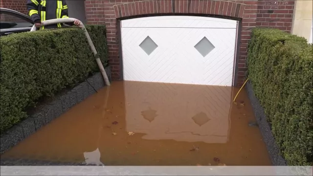 Bild: Patentierte Weltneuheit: Das wasserdichte Tor- und Türsystem AquaLOCK