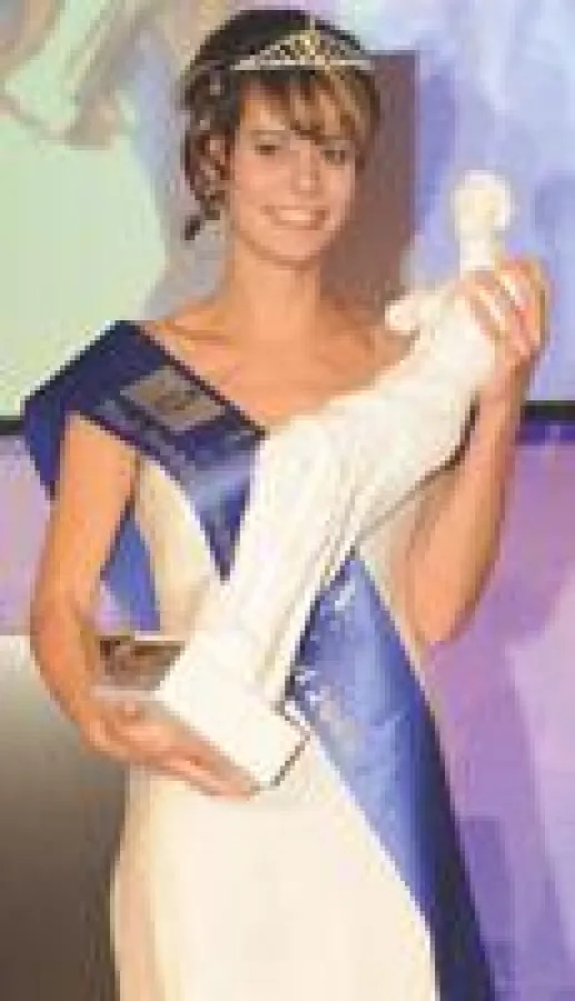 Deutschlands schönste Hotelmitarbeiterin 2008: Saskia Winter (21) vom Kempinski Grand Hotel Heiligendamm