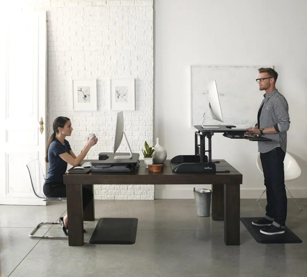 Stehendes sitzendes Arbeiten