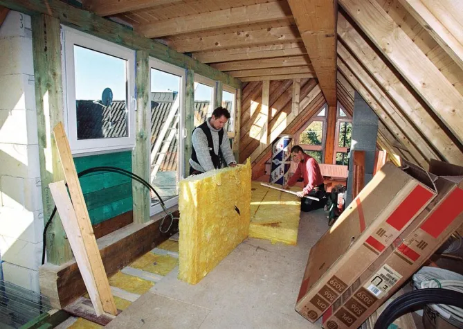 Dach: Gut gedämmt spart Energie und Geld Bild: Dach: Gut gedämmt spart Energie und Geld