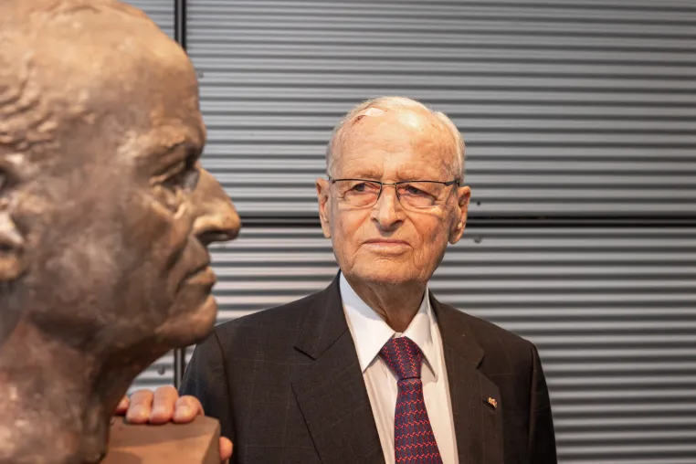Bild: Gedenkausstellung „Aus Liebe zur Kunst. Carl H. Hahn zum 100. Geburtstag“ ab 1. Juli im Kunstmuseum Wolfsburg