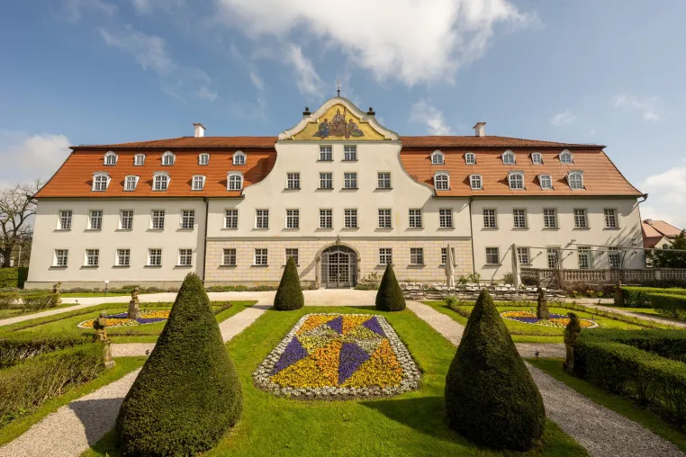 Bild: Kunstausstellung "FREIraum" auf Schloss Lautrach: Künstlergruppe SPUR19 präsentiert innovative Werke