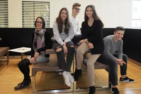 Bild: Schüler spenden 1.200 Euro für Kindernachsorge