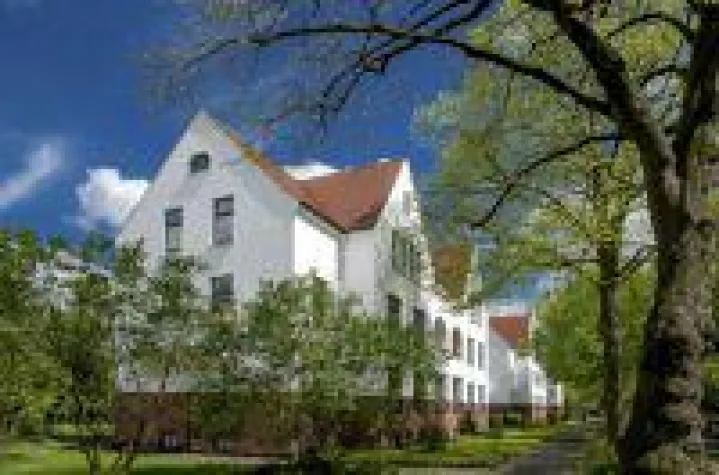 Bild: Caparol NQG-3: Verbessertes Feuchtemanagement für den Fassadenschutz