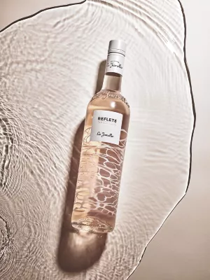 Bild: Der Frühling ist da: Zeit für den neuen eleganten Rosé Reflets Secrets von les Jamelles 