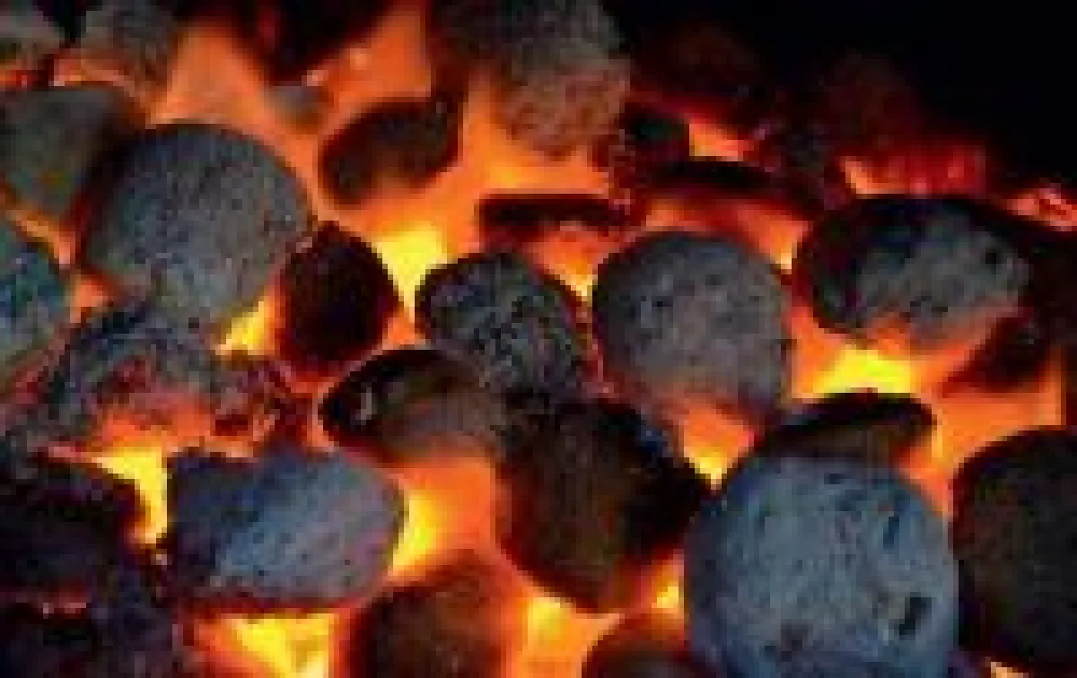 Glut und heiße Asche können noch mehrere Tage brandgefährlich sein
