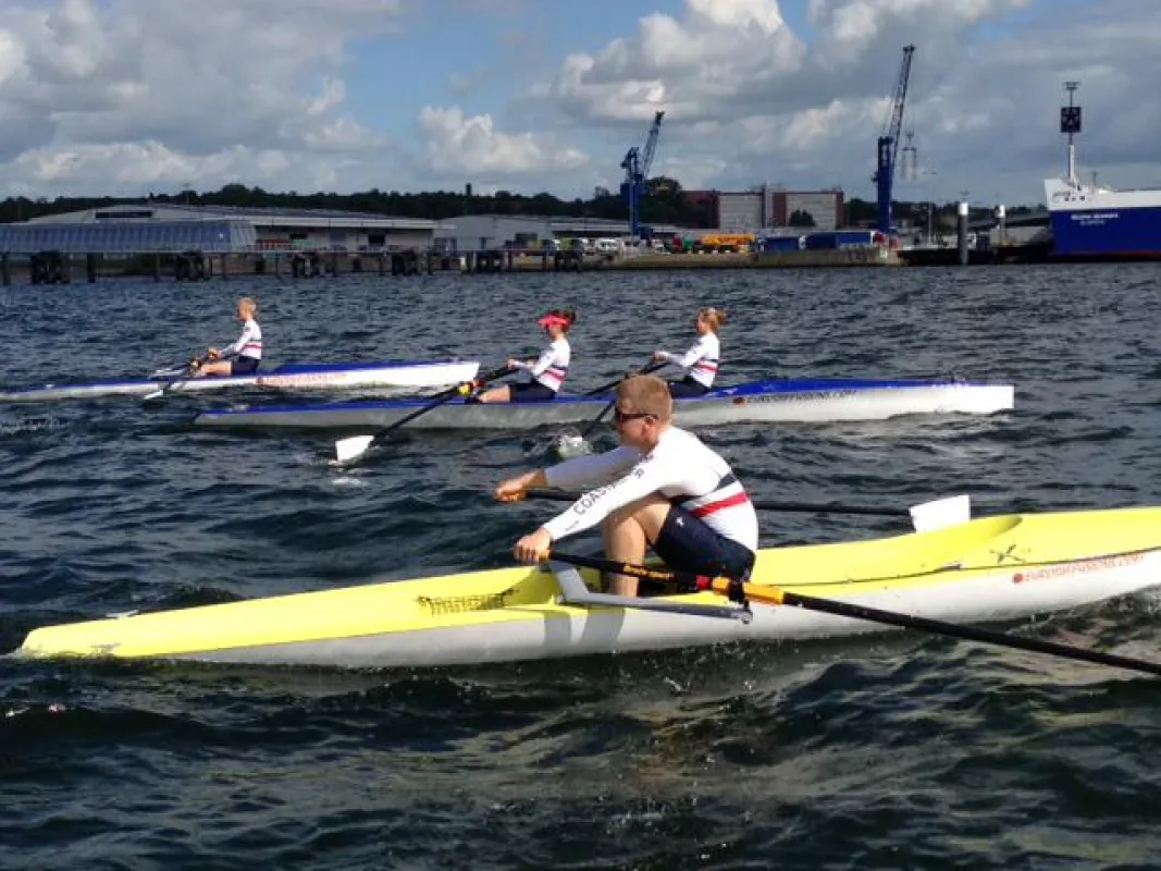 Coastal Rowing Boote von Euro Diffusion's auf der Kieler Förde