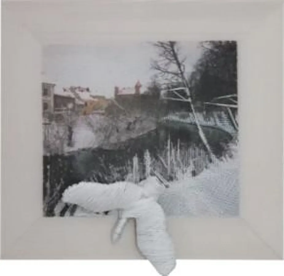 Monika Thiele, gestuerzter Engel, 2013, Mischtechnik auf Organza, 23 x 24cm