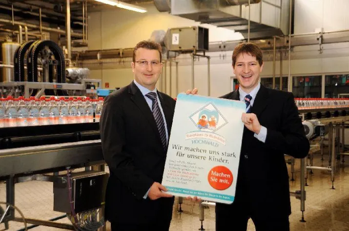 Bild: CSR Kampagne „Wasserkästen für Bücherkisten“ von Hochwald Sprudel startet ins zweite Jahr