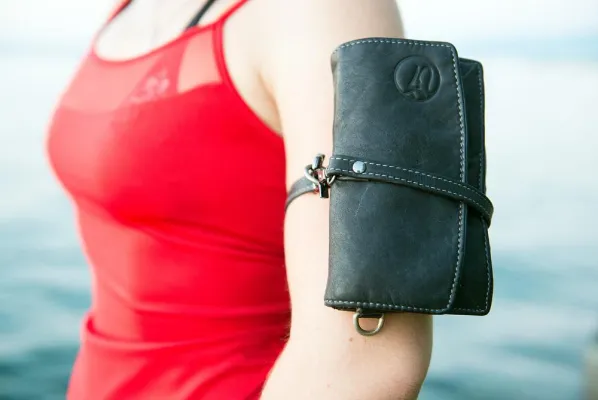 Hochwertiges Leder-Allroundtalent geht mit schlichtem Design neue Wege Bild: Hochwertiges Leder-Allroundtalent geht mit schlichtem Design neue Wege