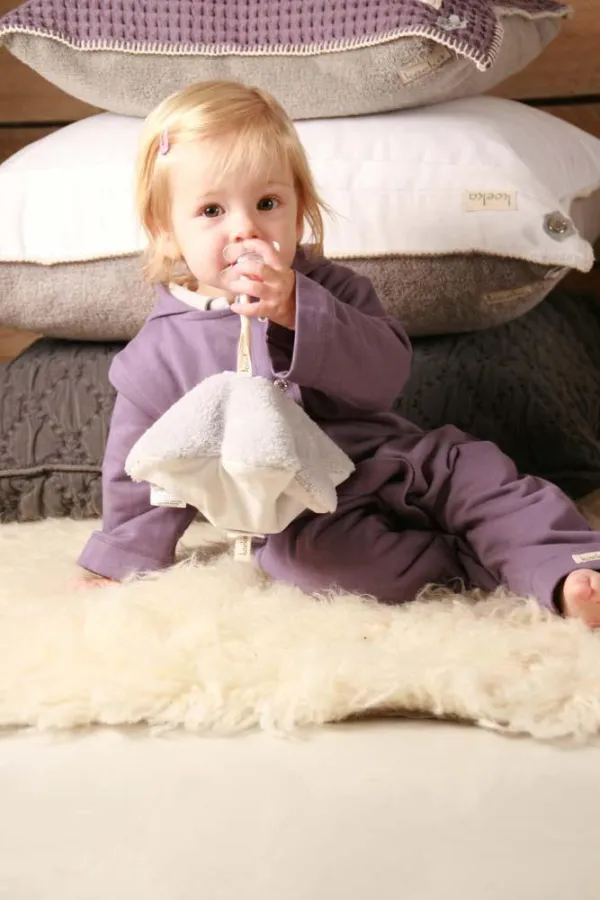 Ein nützlicher Begleiter ist das superweiche und kuschelfreundliche Schnullertuch von Koeka. In dive