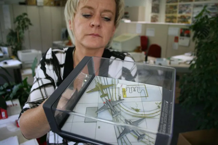 Bild: Erinnerungen an die Berliner Luftbrücke - Modellhersteller präsentiert Flugzeugmodelle mit Original-Sound