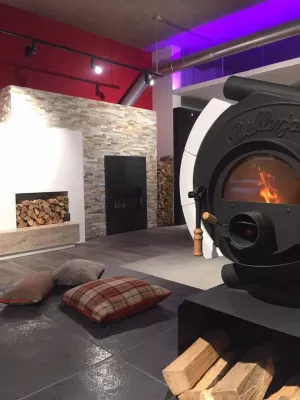 „Feuerabend“: Buller-Ofen öffnet Showroom für Krimilesung – Start einer neuen Veranstaltungsreihe Bild: „Feuerabend“: Buller-Ofen öffnet Showroom für Krimilesung – Start einer neuen Veranstaltungsreihe
