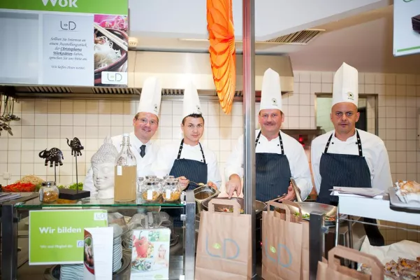 Bild: Erfolgreiche Ayurveda-Probekoch-Aktion des L & D Kocholympiade-Teams Berlin-Brandenburg im BMI