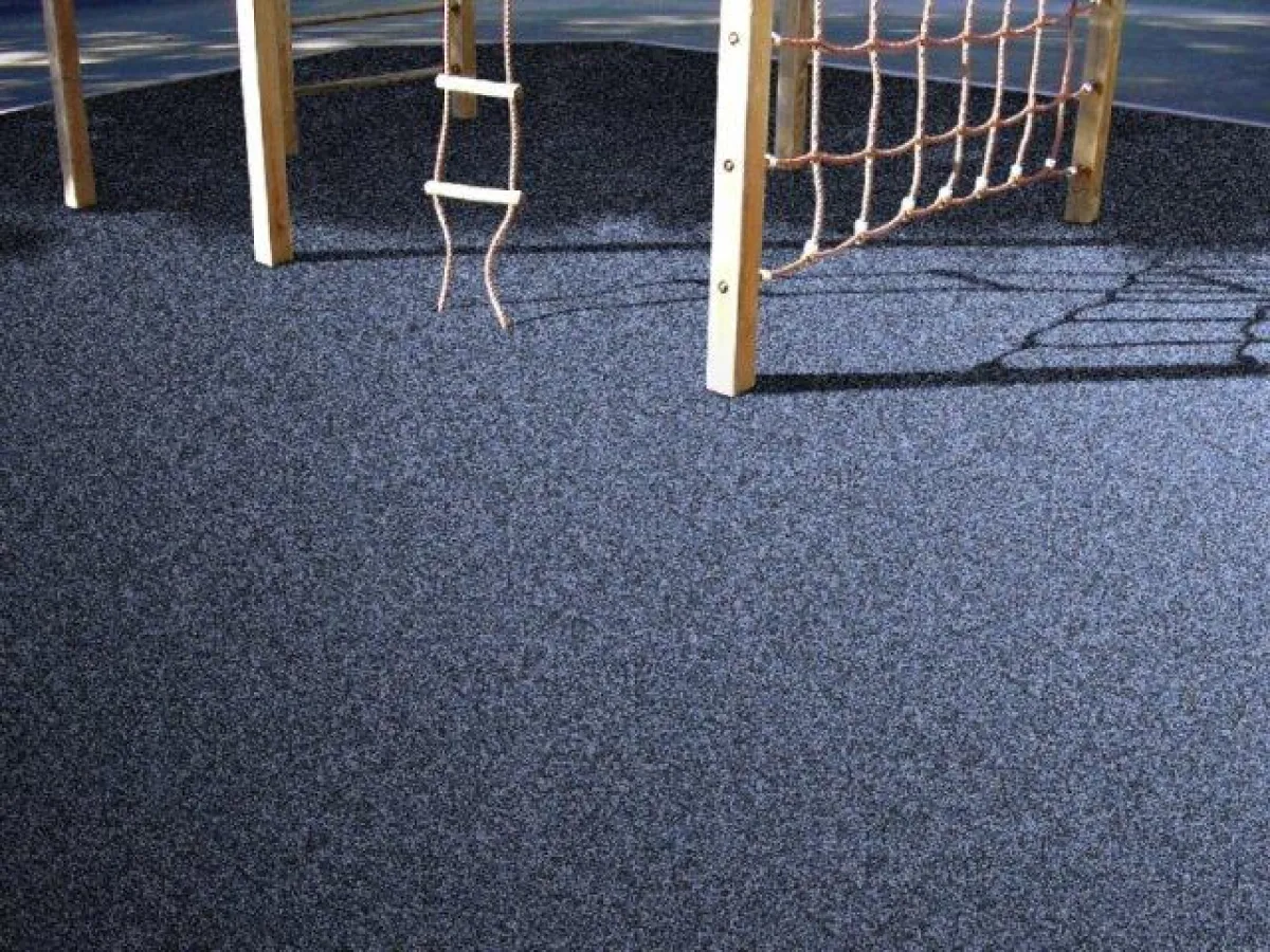 Der fugenlose Fallschutzboden Playfix bietet zahlreiche Gestaltungsmöglichkeiten