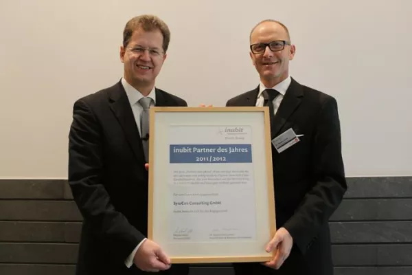 Bild: Preisverleihung beim inubit iDay in Berlin: inubit AG kürt SyroCon zum Partner des Jahres 2011/2012