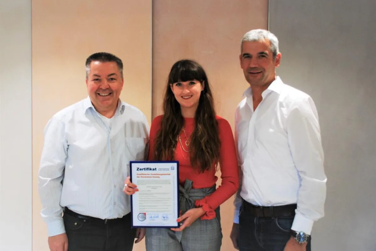 Peter und Isabel Rückle erhalten das Zertifikat 