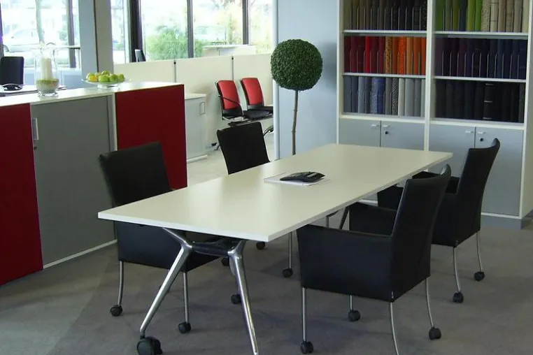 Bild: Aktives Sitzen in Meetings und Konferenzen