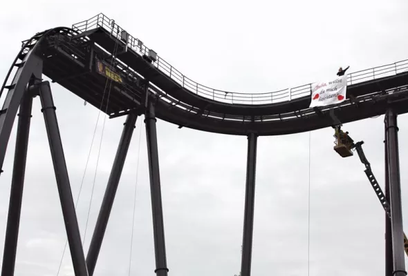 Bild: Große Gefühle in höllischer Höhe: Außergewöhnlicher Heiratsantrag auf der Krake am Valentinstag