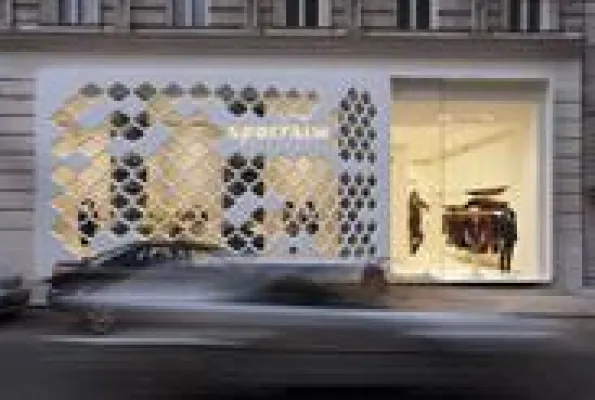 Bild: Subtiles Versteckspiel: DuPont Corian in einer wabenartigen Außenfassade