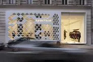 Subtiles Versteckspiel: DuPont Corian in einer wabenartigen Außenfassade Bild: Subtiles Versteckspiel: DuPont Corian in einer wabenartigen Außenfassade