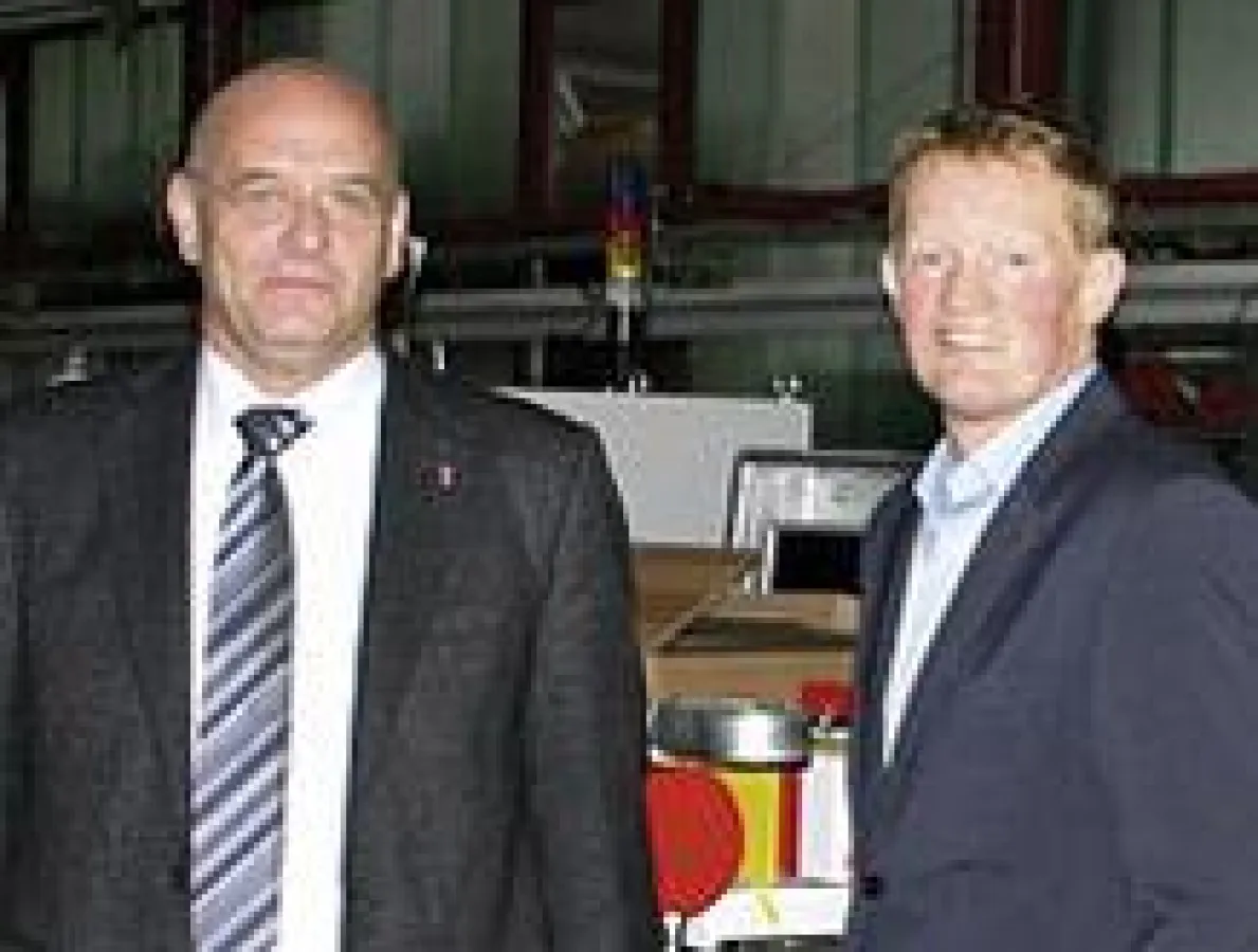 Gerd Nöker, Gesellschafter und Geschäftsführer von transfluid®, und Frank Hüttemann, Geschäftsführer von psv marketing, freuen sich über die erfolgreiche Markenführung.