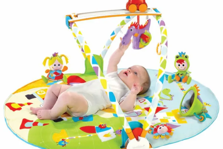 Bild: Erlebnisdecke mit Babys erstem Auto
