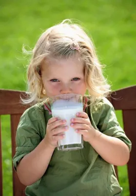 Bild: Der Expertentipp im Mai – Wie viel Milch braucht ein Kind?
