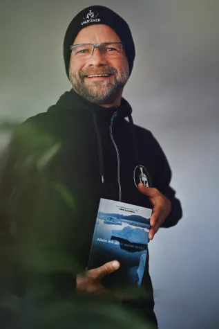 Buch zur Selbstreflexion „Allein mit dir in deiner Arktis“ von Autor Volker Feyerabend Bild: Buch zur Selbstreflexion „Allein mit dir in deiner Arktis“ von Autor Volker Feyerabend